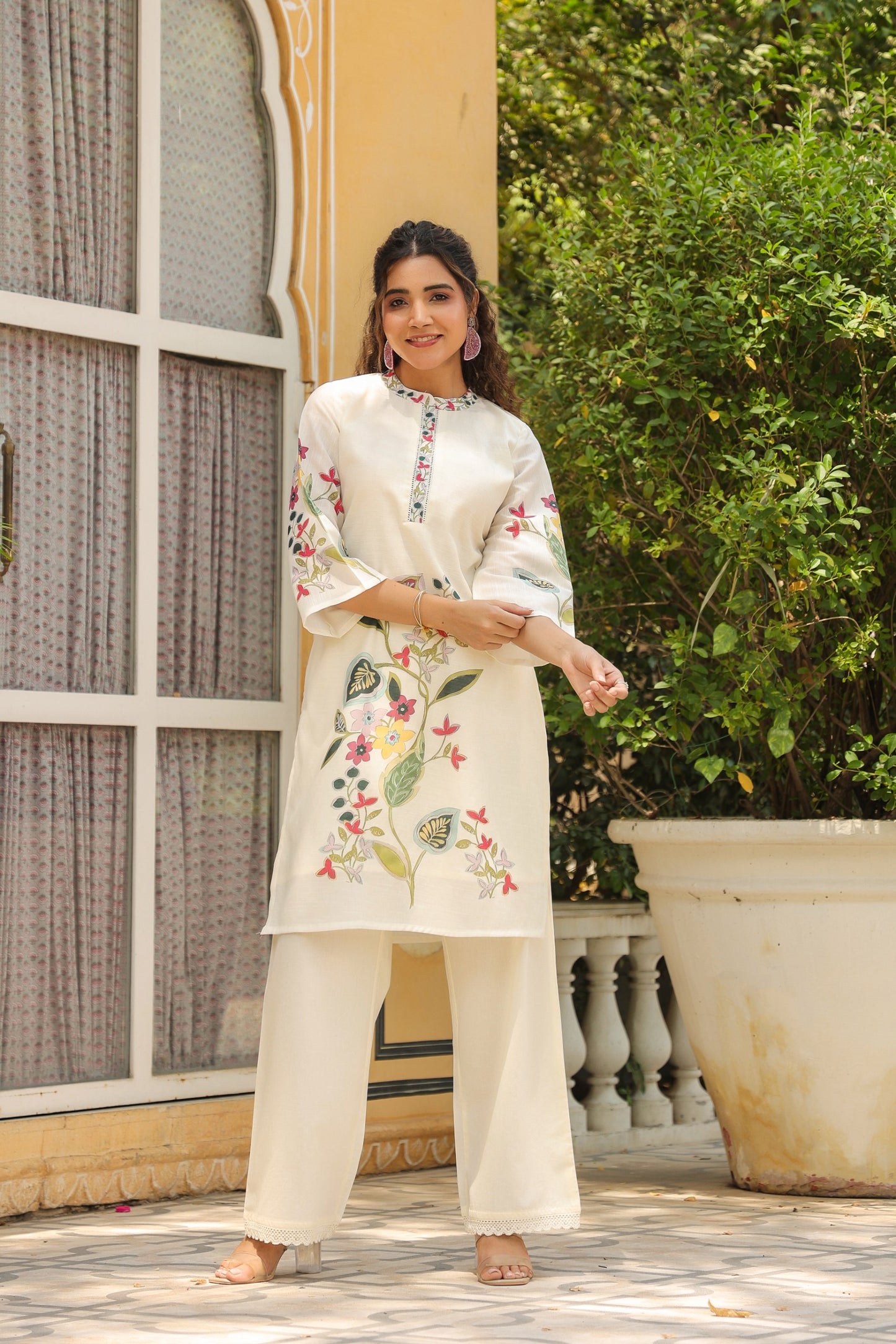 Elegant Cozy Ivory Floral Printed Kurta Co-Ord Set with Matching Pants