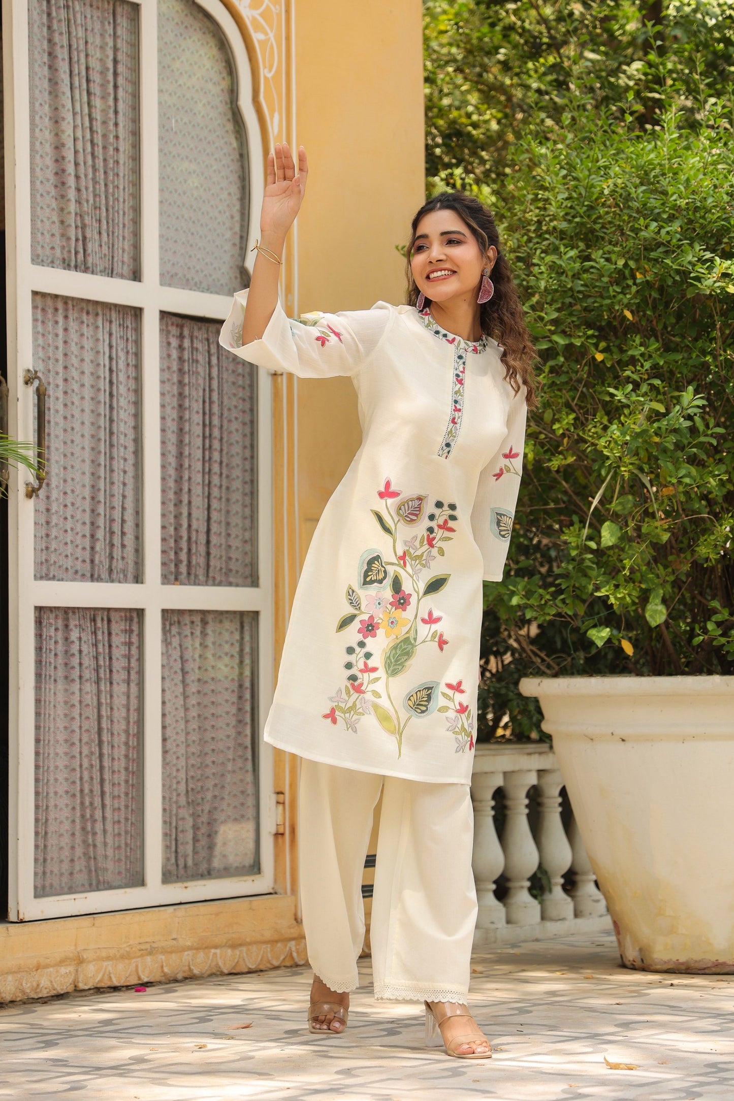 Elegant Cozy Ivory Floral Printed Kurta Co-Ord Set with Matching Pants